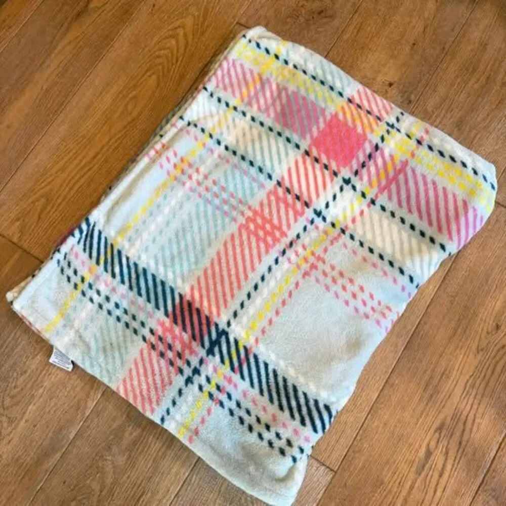 Vera Bradley large fleece plush throw blanket